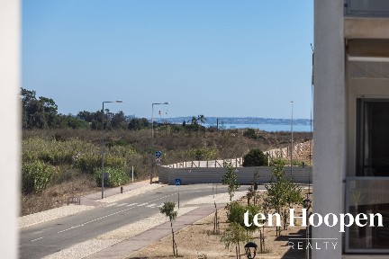 Apartamento T2 à venda na Meia Praia