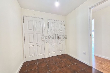 Arrendamento de apartamento T3 no Largo da República do Brasil