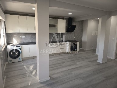 Apartamento T2 à venda na Rua Gil Eanes