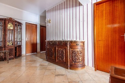 Apartamento T3 à venda na Rua Alves Redol, 62