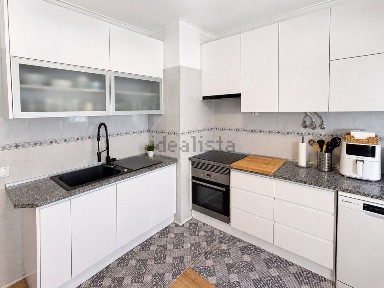 Apartamento T3 à venda na Rua Martinho D'Assunção