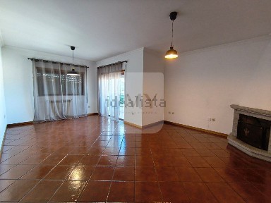 Arrendamento de apartamento T3 na Rua Joaquim Abrantes