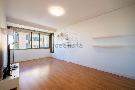 Apartamento T3 à venda na Praça Pedra Verde