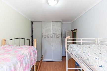 Apartamento T3 à venda na Rua António Francisco da Costa