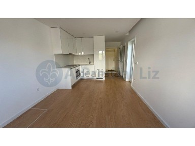 Apartamento T1 à venda na Rua de Serpa Pinto