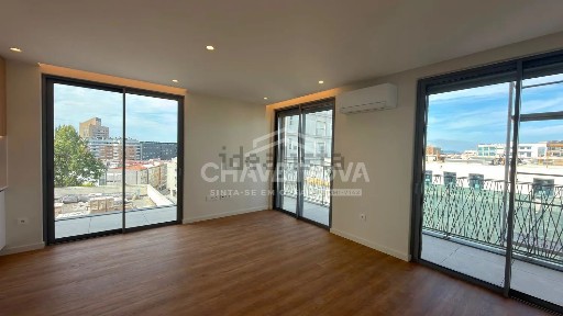 Apartamento T0 à venda na Rua Pádua Correia