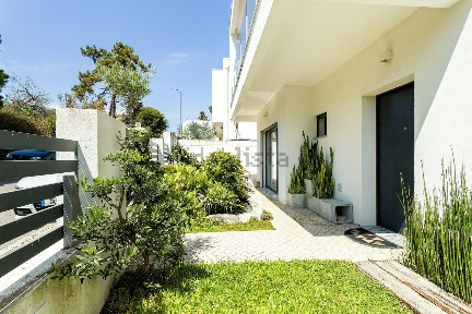 Casa ou moradia à venda na Rua Dom Manuel II, 11