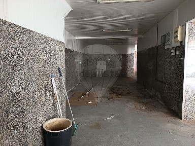 Moradia independente à venda na Rua Afonso Cordeiro