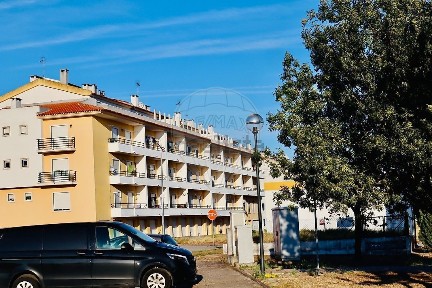Arrendamento de apartamento T3 na Estrada do Cabeço