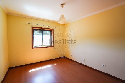 Arrendamento de apartamento T3 na Estrada Bico da