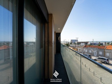 Arrendamento de apartamento T2 na Rua 3, 327