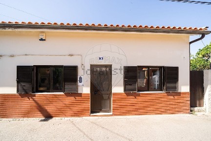 Moradia independente à venda em São Salvador