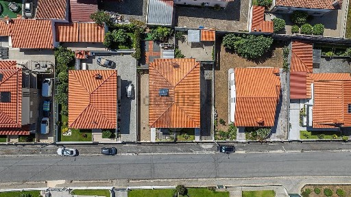 Moradia geminada à venda em R. da Senra, 4