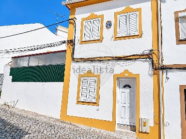Moradia independente à venda na Rua de São Cristovão