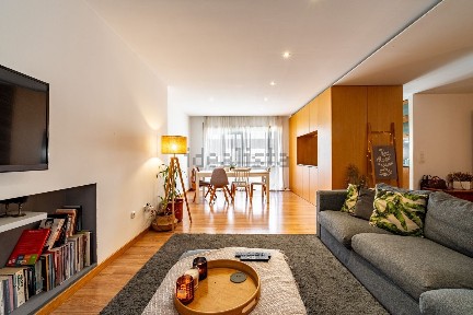 Apartamento T3 à venda na Rua Armindo Nogueira da Costa