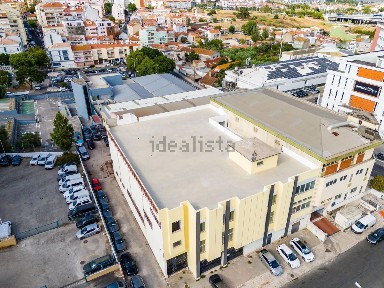 Espaço comercial à venda em Sacavém e Prior Velho
