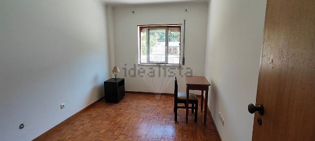 Arrendamento de apartamento T2 na Rua dos Três Vales