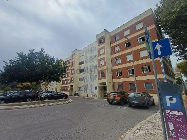 Arrendamento de apartamento T2 na Rua António Galvão
