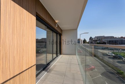 Apartamento T4 à venda na Avenida do Conselho da Europa