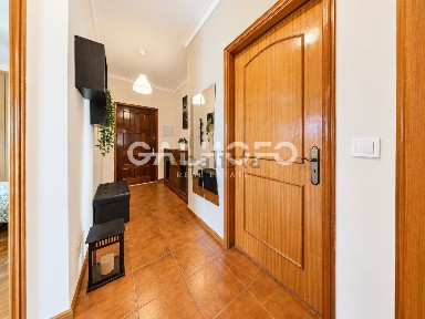 Apartamento T2 à venda na Rua Ameixoeiras