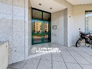 Apartamento T4 à venda na Rua de Bordeaux, 486