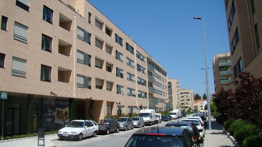 Apartamento T1 à venda na Rua Professor Joaquim Bastos, 109