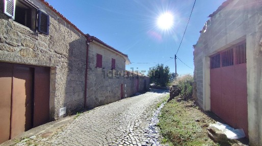 Moradia geminada à venda na Rua Central, 7