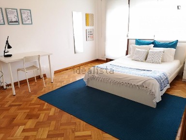 Arrendamento de apartamento T5 na Rua de Santos Pousada