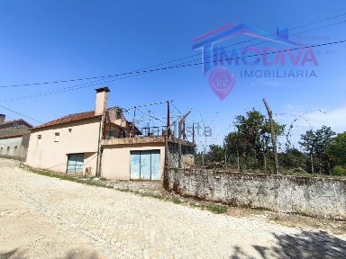 Moradia geminada à venda em Arega