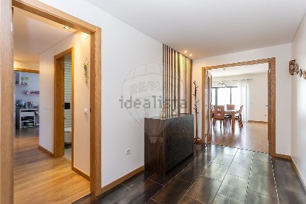 Apartamento T4 à venda na Rua Almeida Garrett