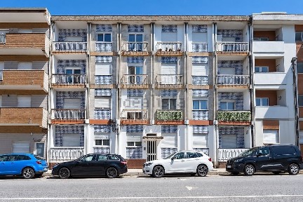 Apartamento T3 à venda na Rua Cónego Doutor Manuel Faria