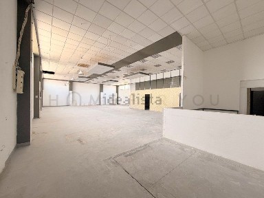Arrendamento de armazém na Rua Cidade de Aveiro, 29