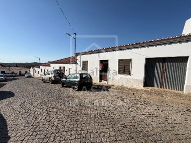 Moradia independente à venda na Rua das Eiras