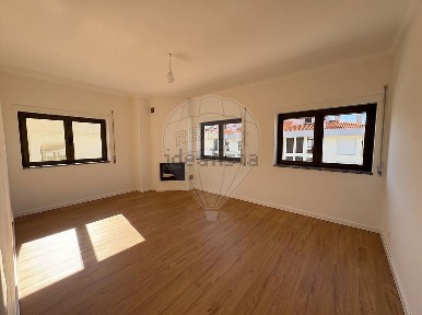 Apartamento T1 à venda na Praça Francisco Sá Carneiro