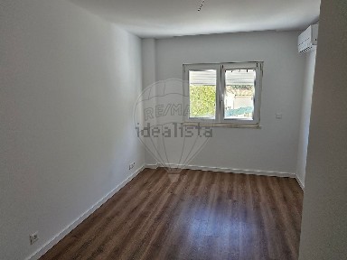 Apartamento T3 à venda na Rebelva