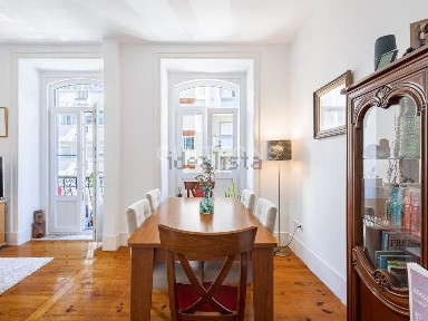 Apartamento T3 à venda na Rua Ferreira Lapa