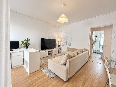 Apartamento T2 à venda em Santo António dos Cavaleiros e Frielas