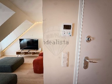 Apartamento T2 à venda no Largo do Rato - Estrela