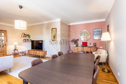 Apartamento T1 à venda na Praça São Francisco de Assis