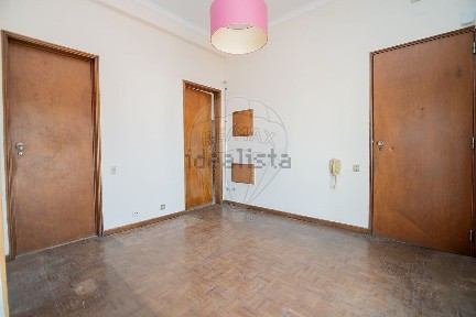 Apartamento T1 à venda na Rua Francisco Barreto