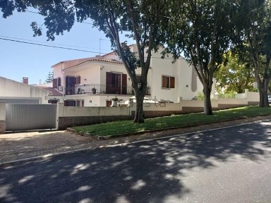 Moradia geminada à venda na Rua Joaquim António Passinhas, 7
