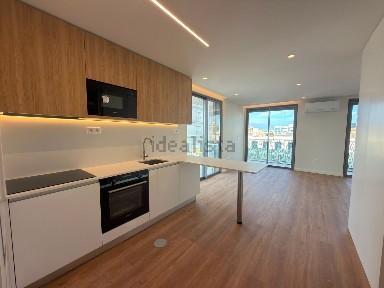 Apartamento T2 à venda na Rua de Ramalho Ortigão