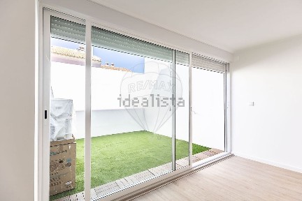 Moradia independente à venda em Santo António da Charneca