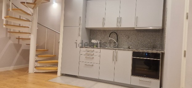 Arrendamento de duplex na Rua da Galeria de Paris