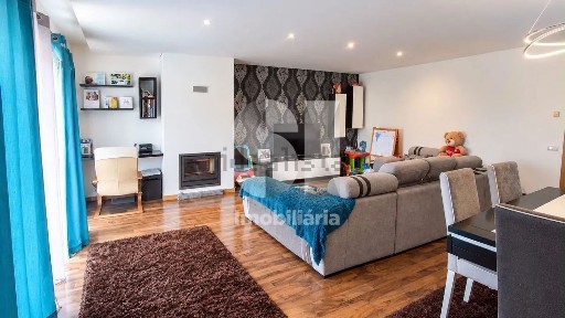 Apartamento T3 à venda na Rua das Laranjeiras à Garcia