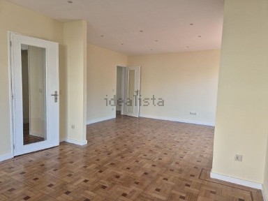 Arrendamento de apartamento T3 na Rua Cidade de Aveiro