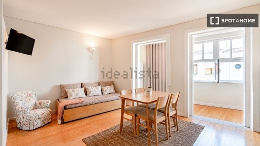 Arrendamento de apartamento T0 na Rua de Santo Ildefonso