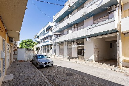 Apartamento T2 à venda na Rua do Movimento das Forças Armadas