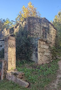Casa de aldeia à venda em Bouro (Santa Maria)