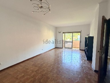 Arrendamento de apartamento T3 na Rua São Tiago, 170
